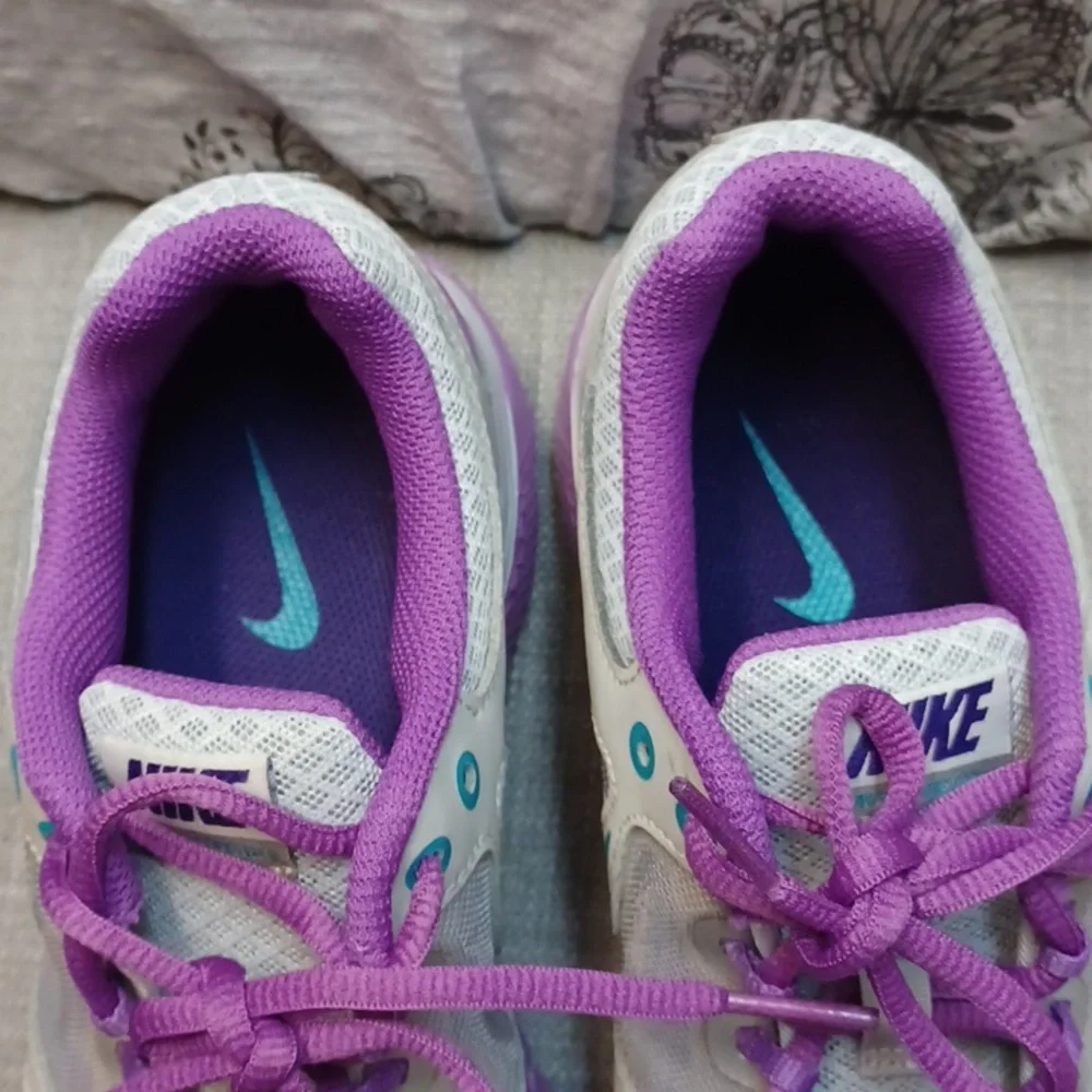Nike Purple and Teal Sneakers Size 7 - Picture 4 of 13